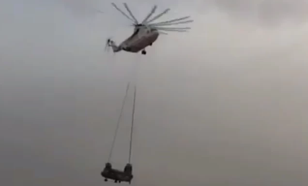 Ρωσικό Mi-26: Ποιο είναι το ελικόπτερο «γίγαντας» που μπορεί να μεταφέρει ακόμα και ολόκληρο αεροπλάνο-Εικόνες